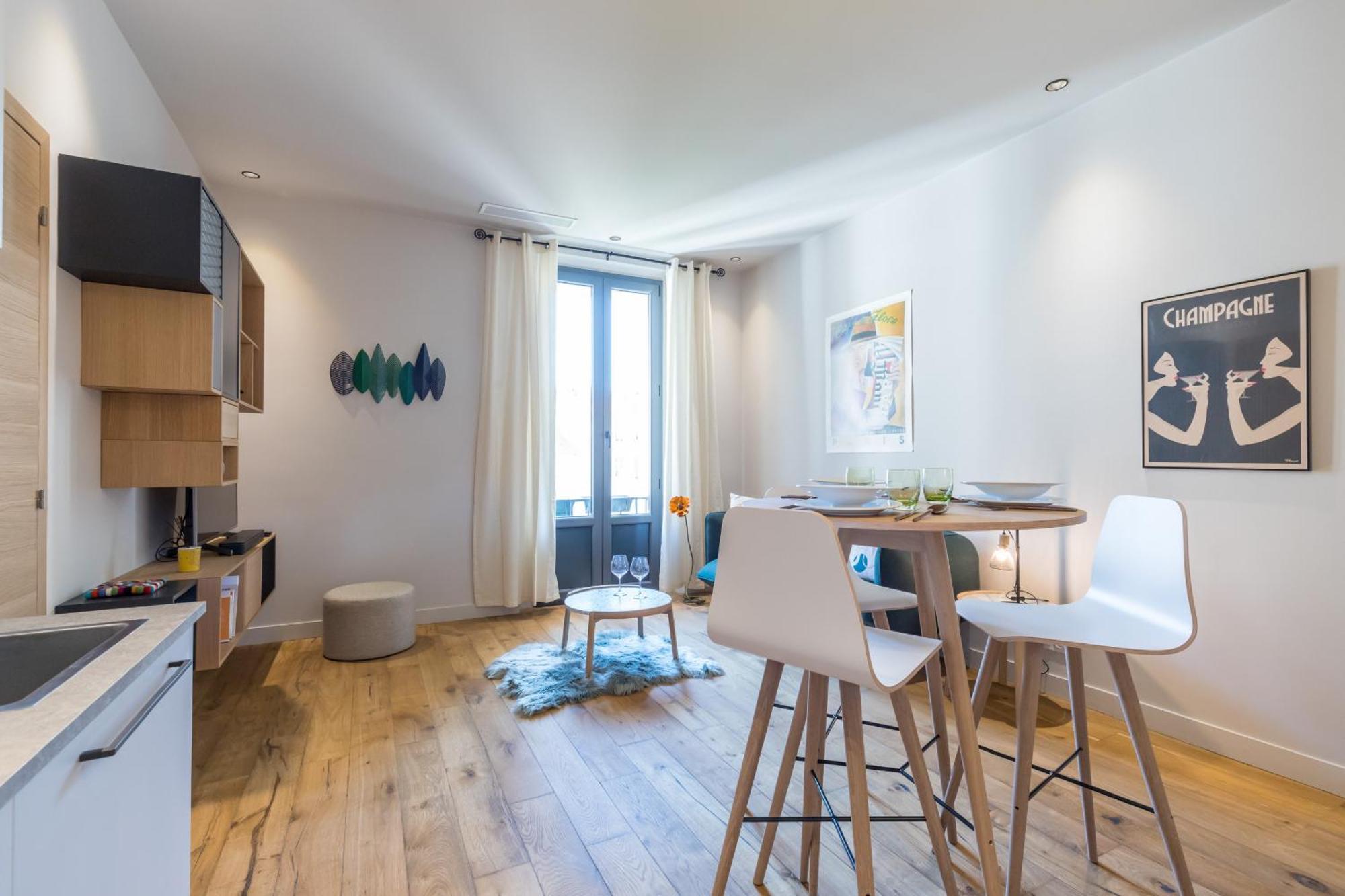Refined & Cozy 1 Bedroom Downtown Nice Exterior photo